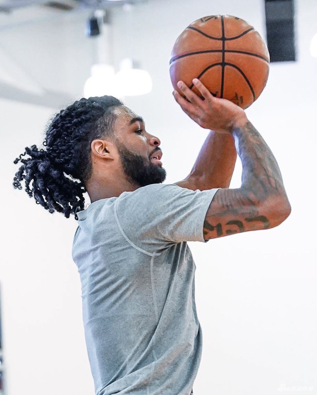 NBA新赛季快开始了！库里引领各队球员归队训练