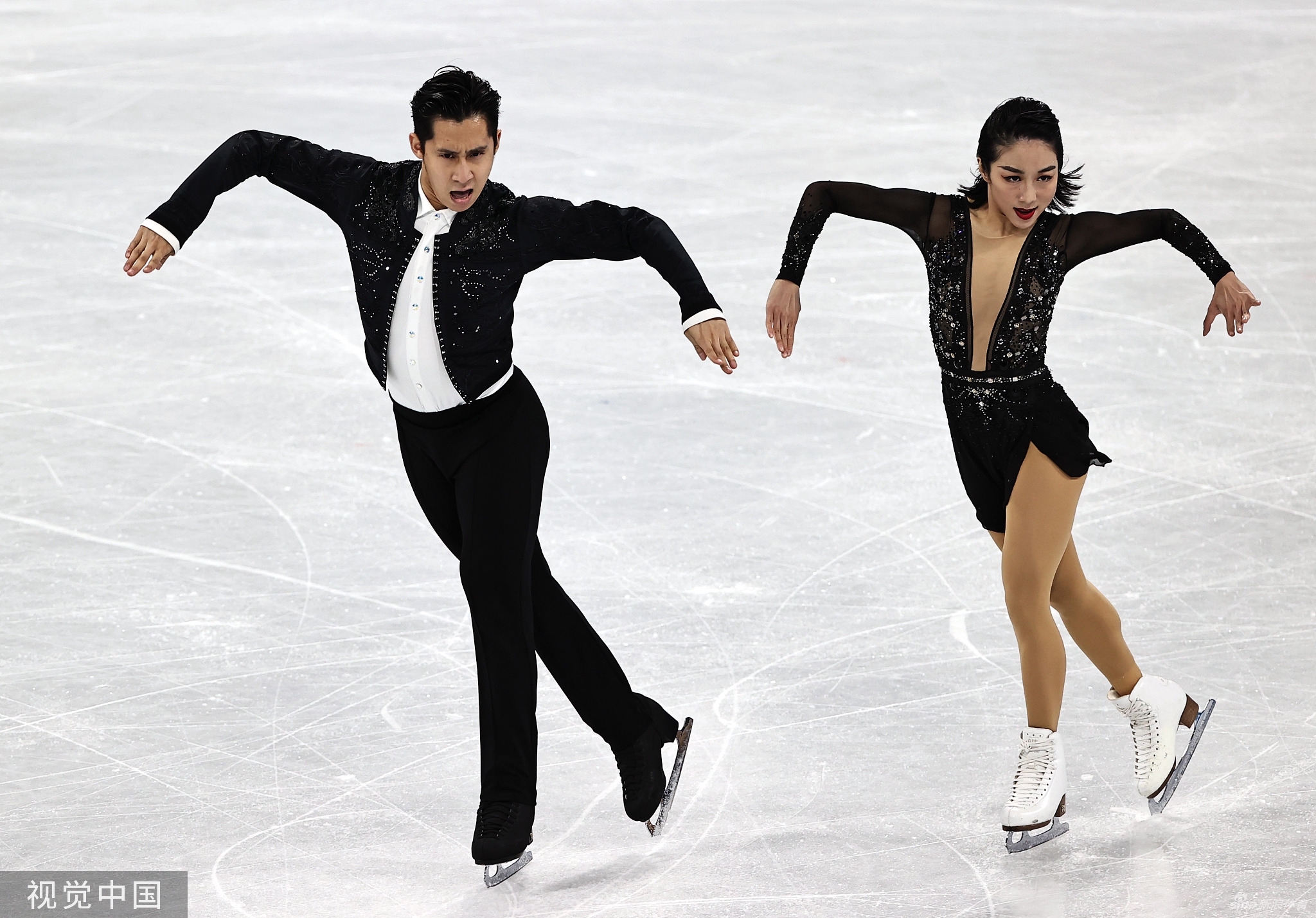 花滑双人短节目韩聪/隋文静排名第一