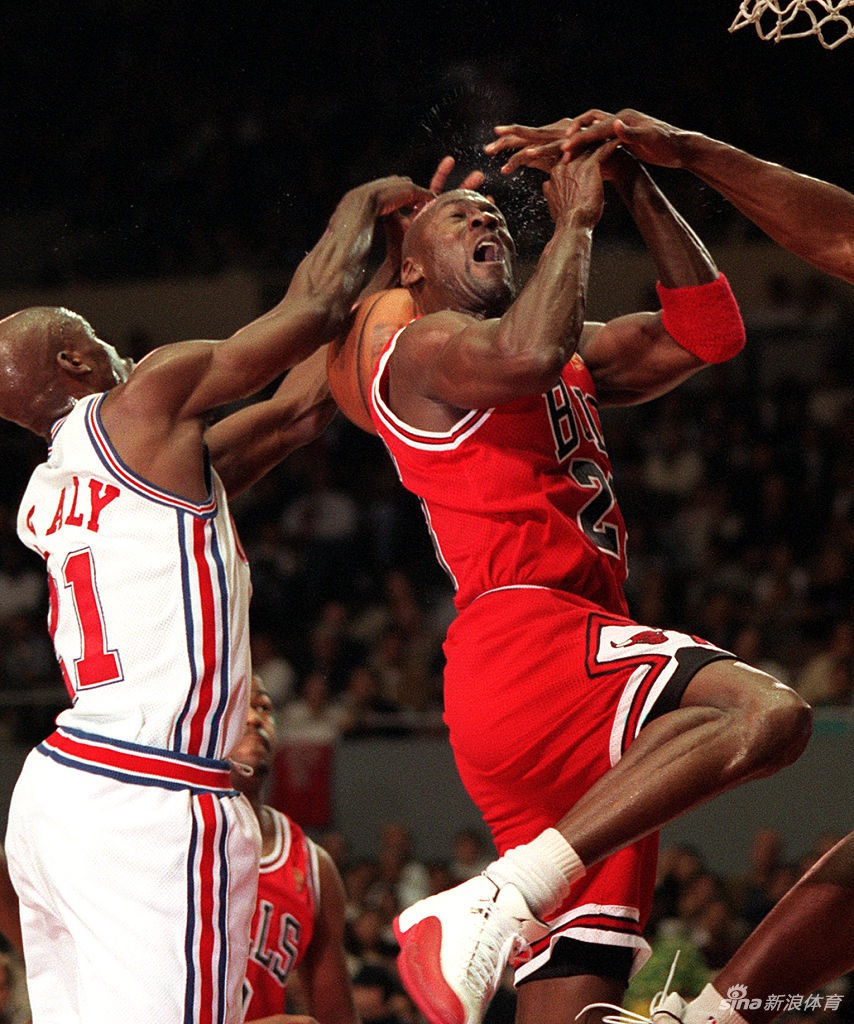 当年乔丹遭遇的野蛮防守 放在现在是什么水平