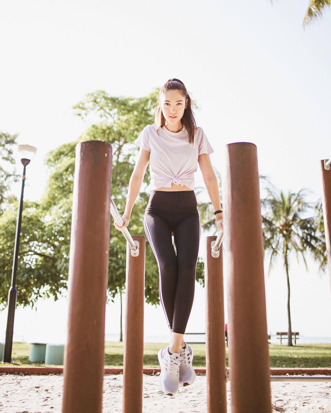 名模程芸运动秀出完美长腿 这身材什么水平
