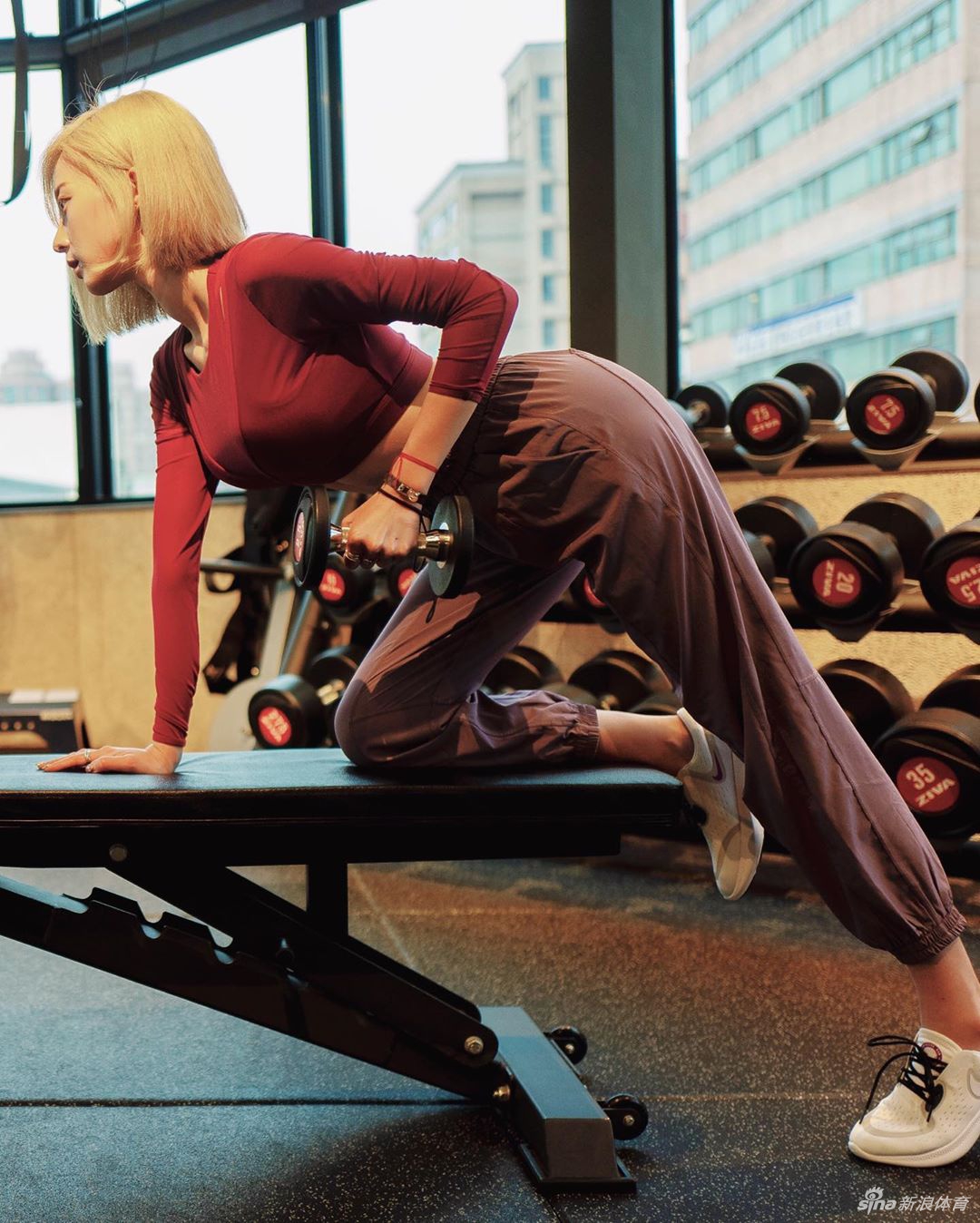 篮球宝贝为马刺代言最爱邓肯 想跟她单挑吗？