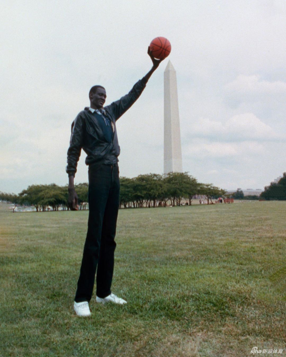 NBA身高最高之人老照片：前盖帽王 感受真正的大长腿