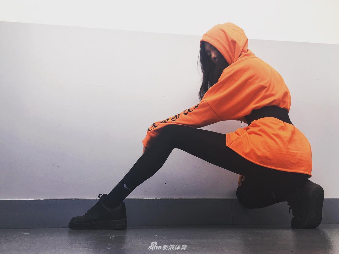 腿精小姐姐最爱乔丹 大长腿令人目不转睛