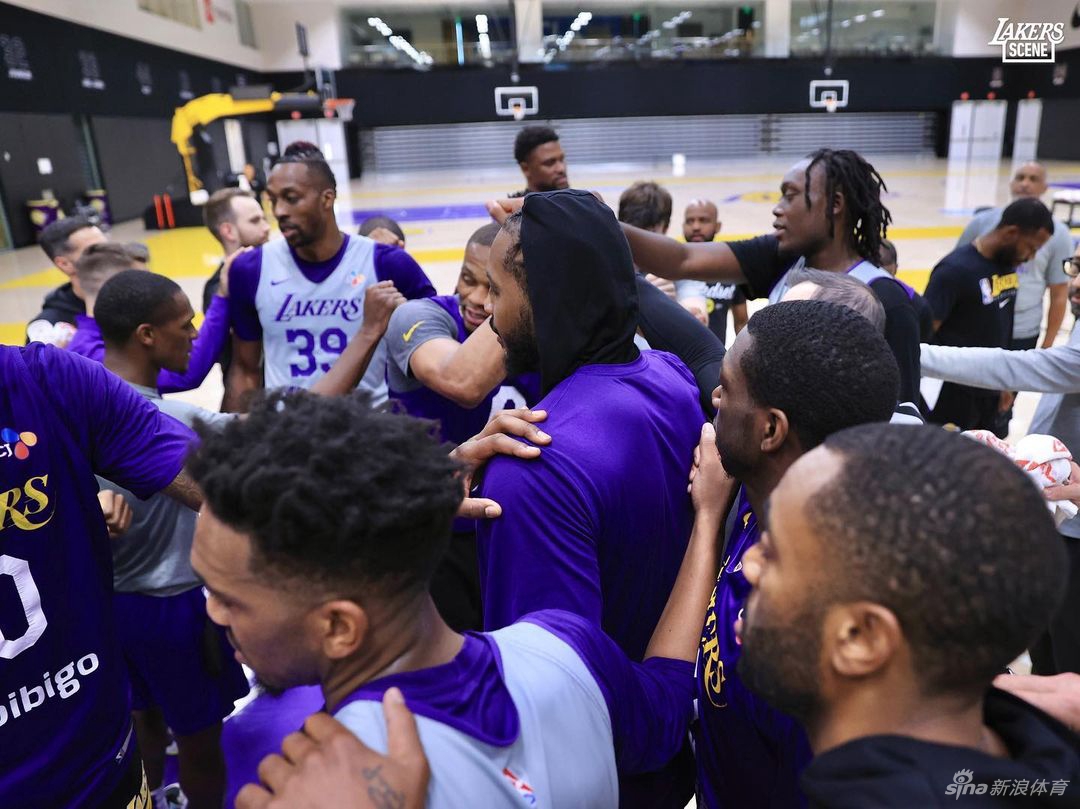 湖人全员训练迎接NBA新赛季到来