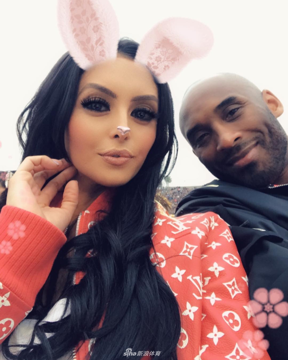 科比爱妻迷上美颜相机 疯狂自拍