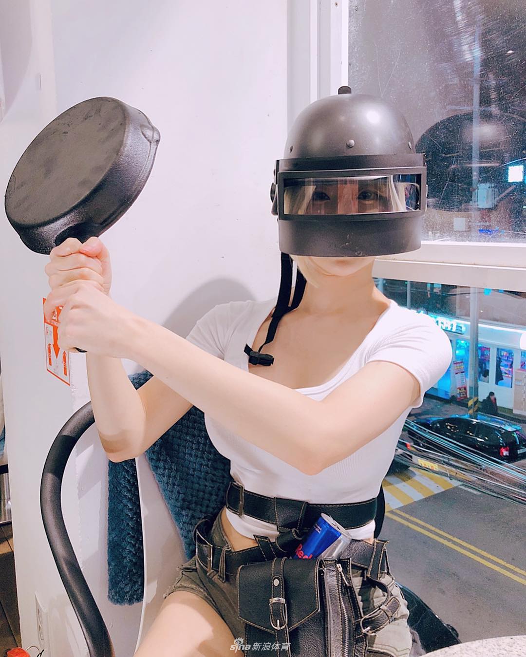 韩国超红dj代言吃鸡游戏 变电竞火辣女神