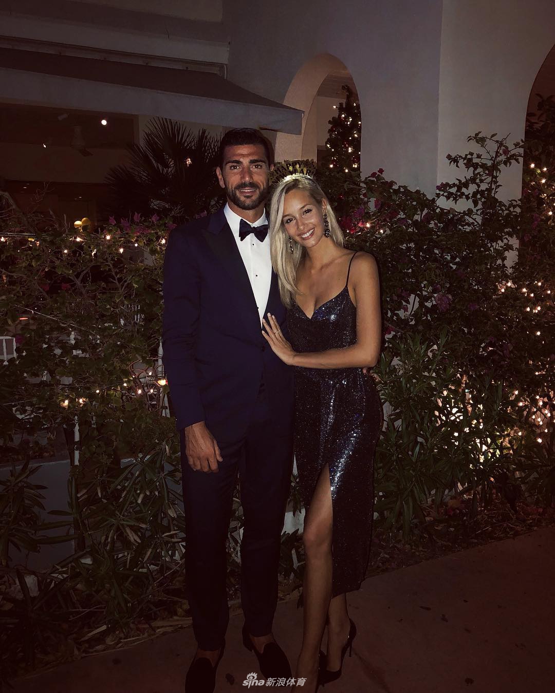 佩莱女友瓦尔加秀恩爱 细腰美腿中超第一女友