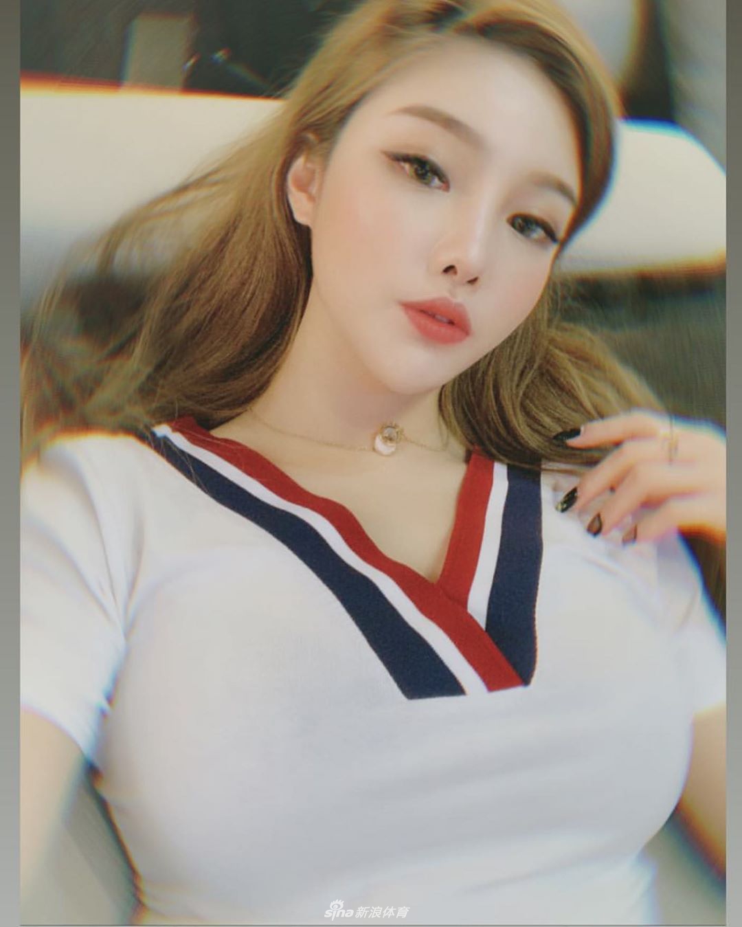 喜欢篮球的女孩颜值都不低 想跟她一起看球