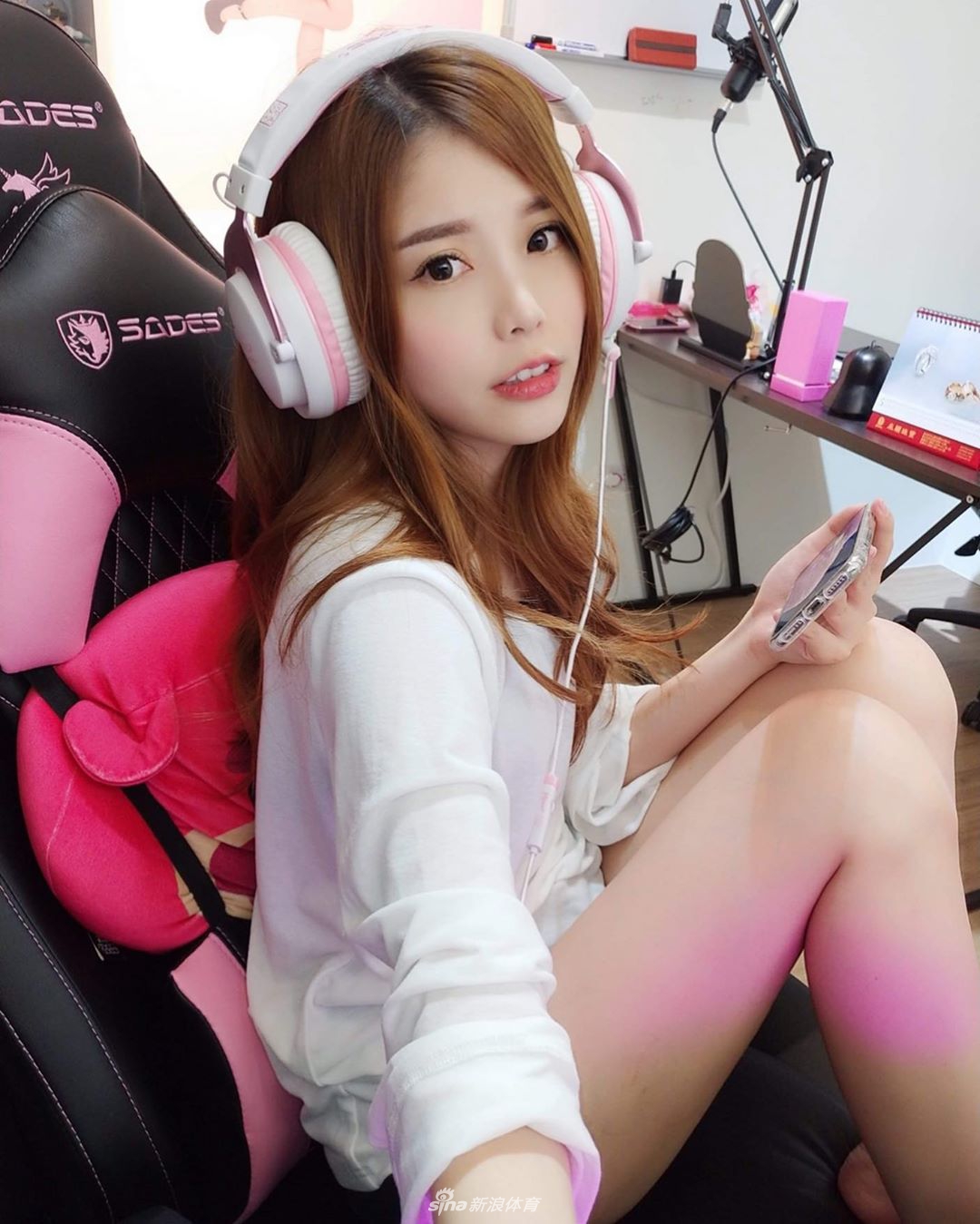 美艳游戏女主播爱篮球 气质台妹可爱来袭