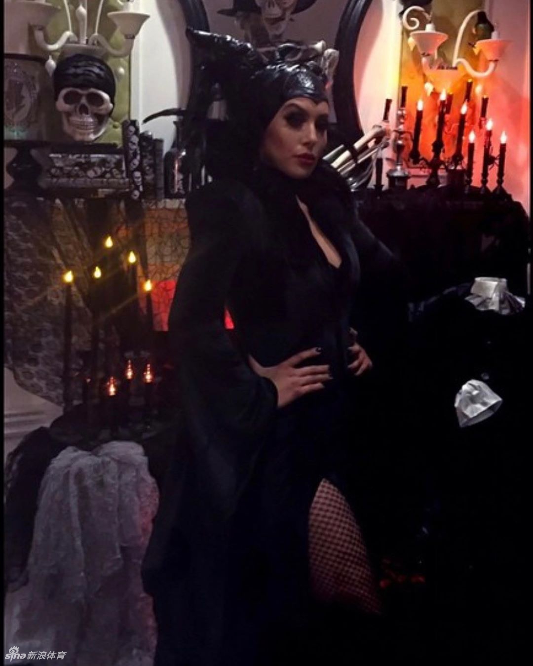 科比美妻瓦妮莎晒历年万圣节装扮 狂野小猫vs火辣女巫