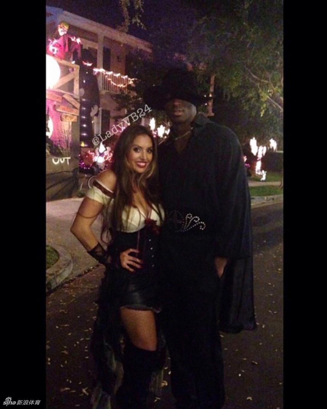 科比美妻瓦妮莎晒历年万圣节装扮 狂野小猫vs火辣女巫