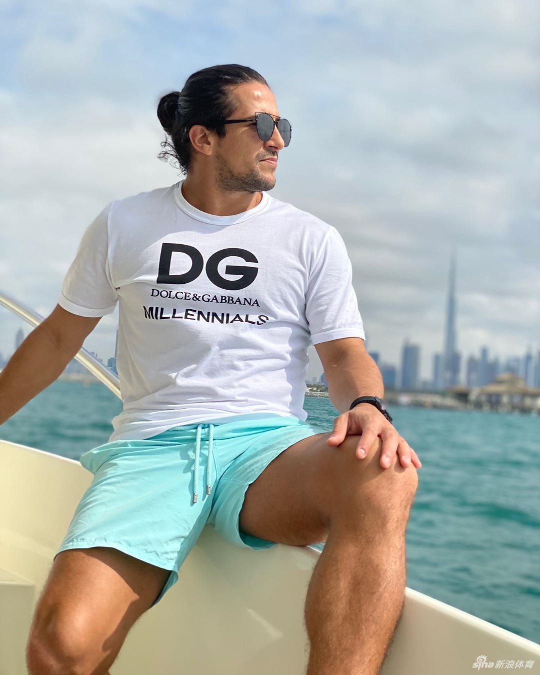 入籍球员洛国富换新造型长发飘飘