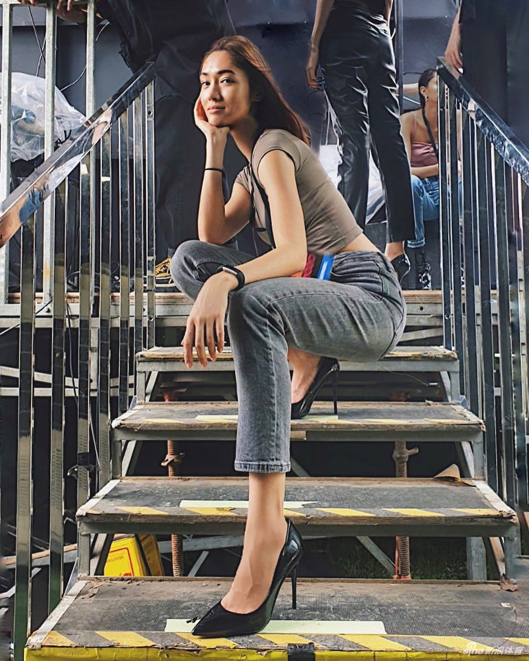 名模程芸运动秀出完美长腿 这身材什么水平