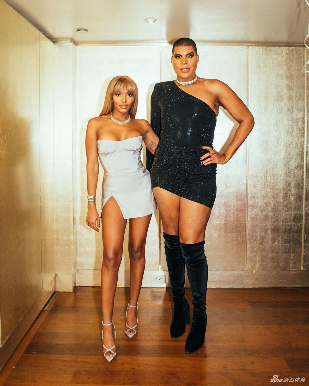 魔术师养女发自拍秀好身材 妖娆程度堪比亲哥