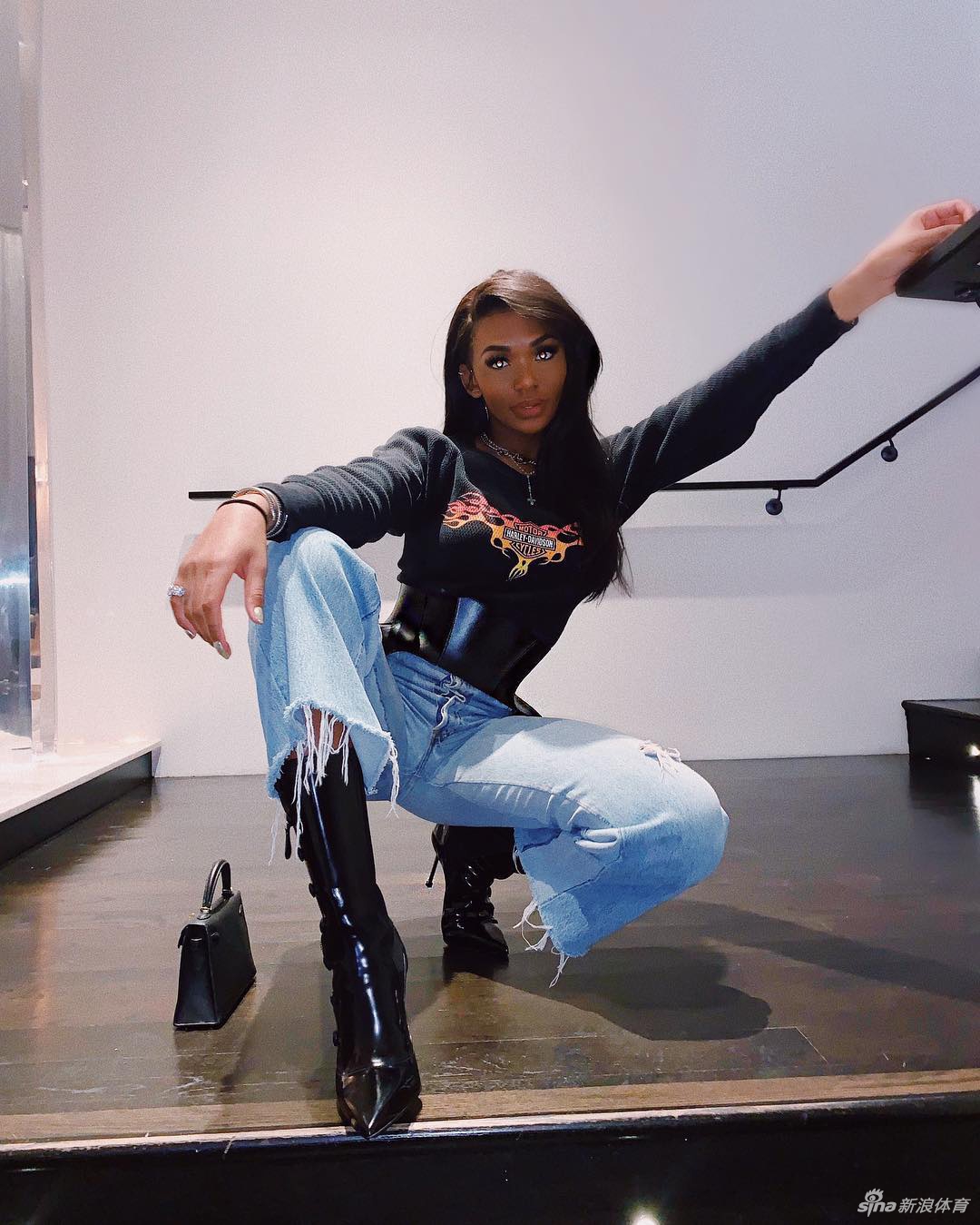 魔术师养女发自拍秀好身材 妖娆程度堪比亲哥