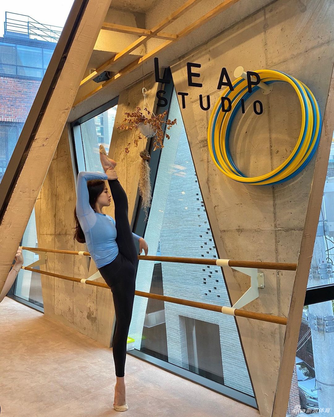 超赞！韩国艺体女神孙妍在练功秀好身材