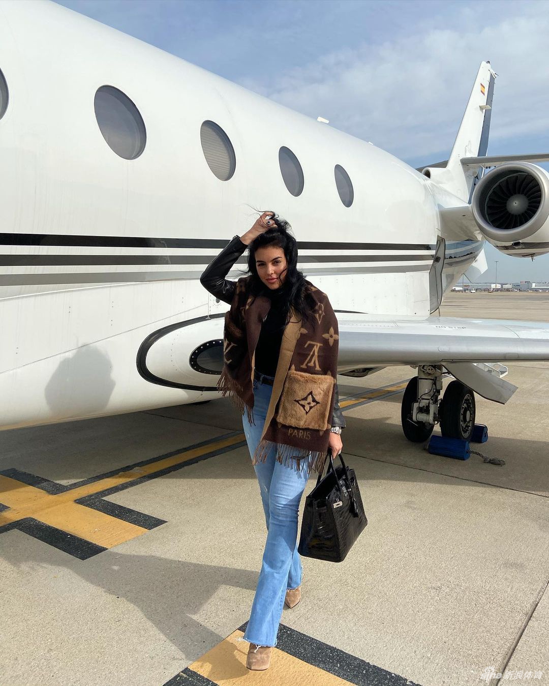 C罗与女友在私人飞机上晒自拍：美妙的时刻