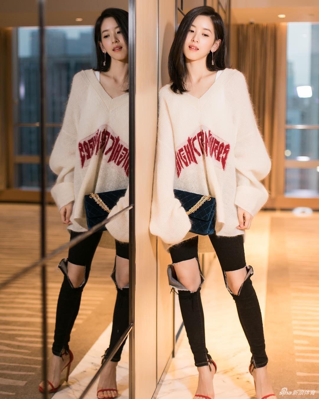 章泽天晒最新健身运动美照 曲线窈窕姿势专业