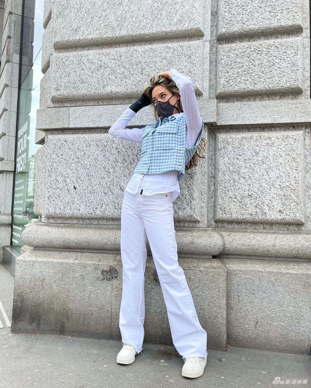 冰雪美女谷爱凌拍摄写真花絮 大长腿吸引眼球