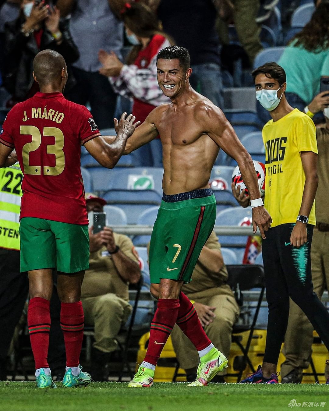 C罗111球创男足国家队进球世界纪录