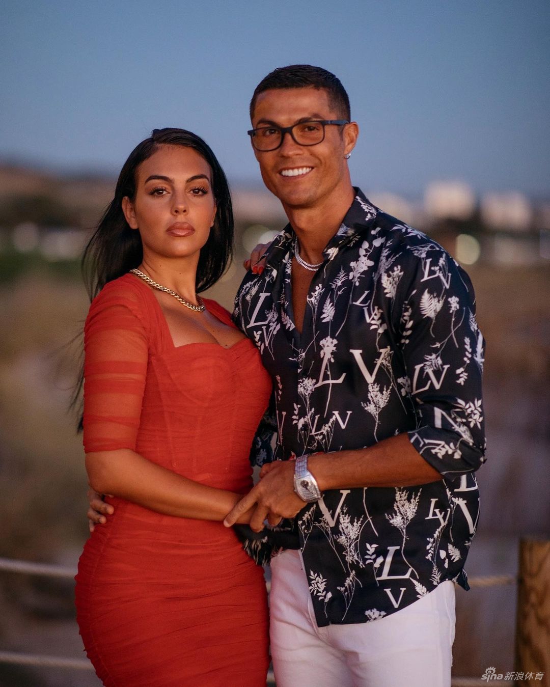 C罗妈妈反对儿子与女友结婚：她就是在捞钱