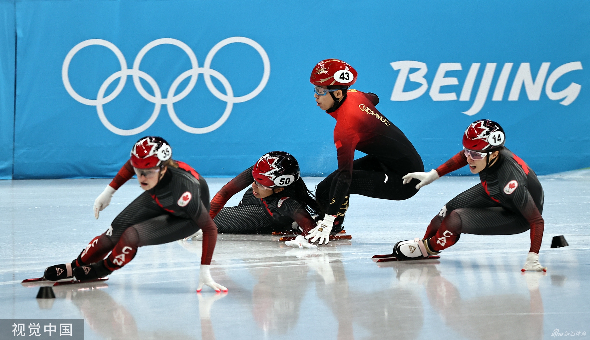 范可欣被撞出赛道