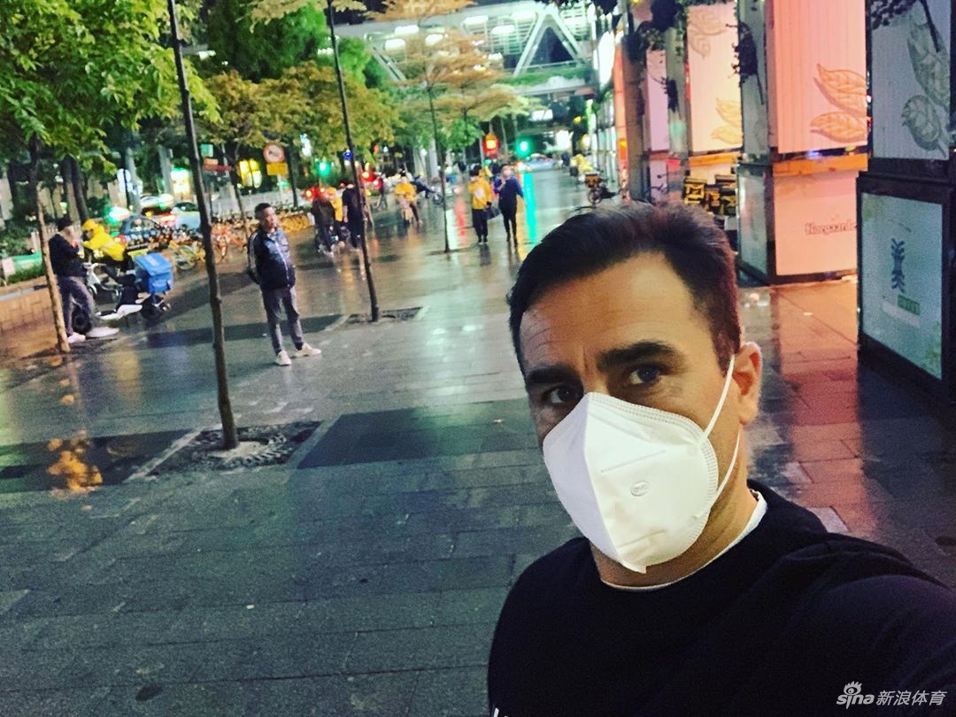 卡纳瓦罗戴口罩晒广州夜色：在中国感觉非常安全