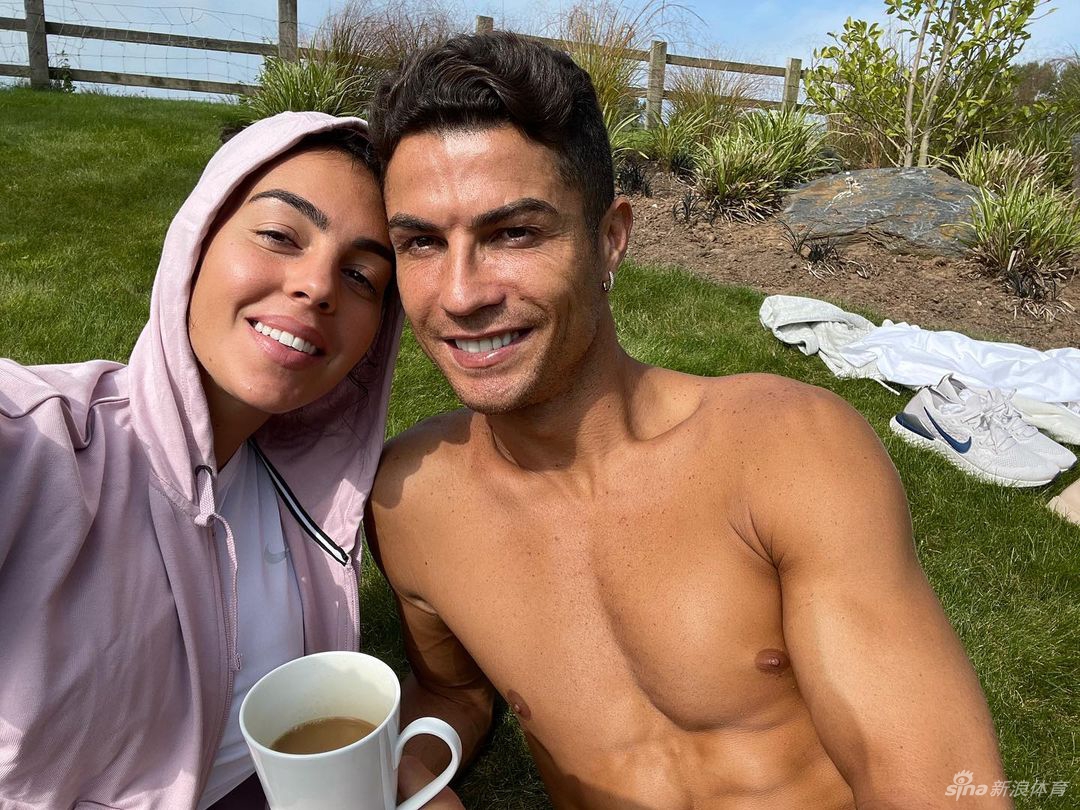 再次当爹！36岁C罗宣布女友怀双胞胎