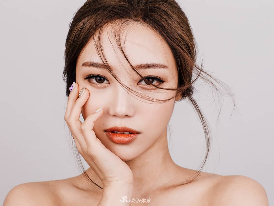 韩国网红嫩模健身美照 美腿细腰凹凸有致