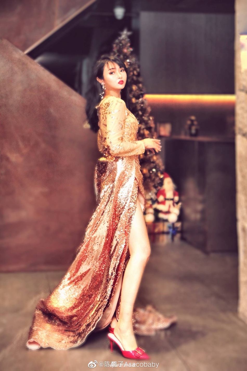 足球宝贝陈朝子春日踏青 美似精灵可爱动人