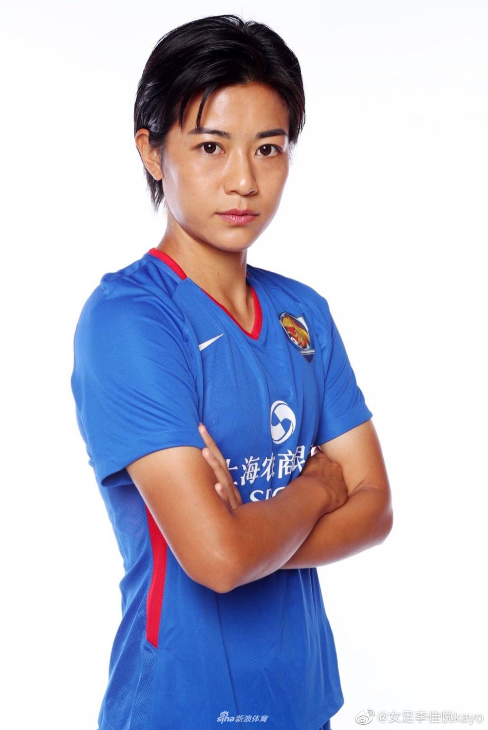 李佳悦晒素颜照足坛高圆圆名不虚传