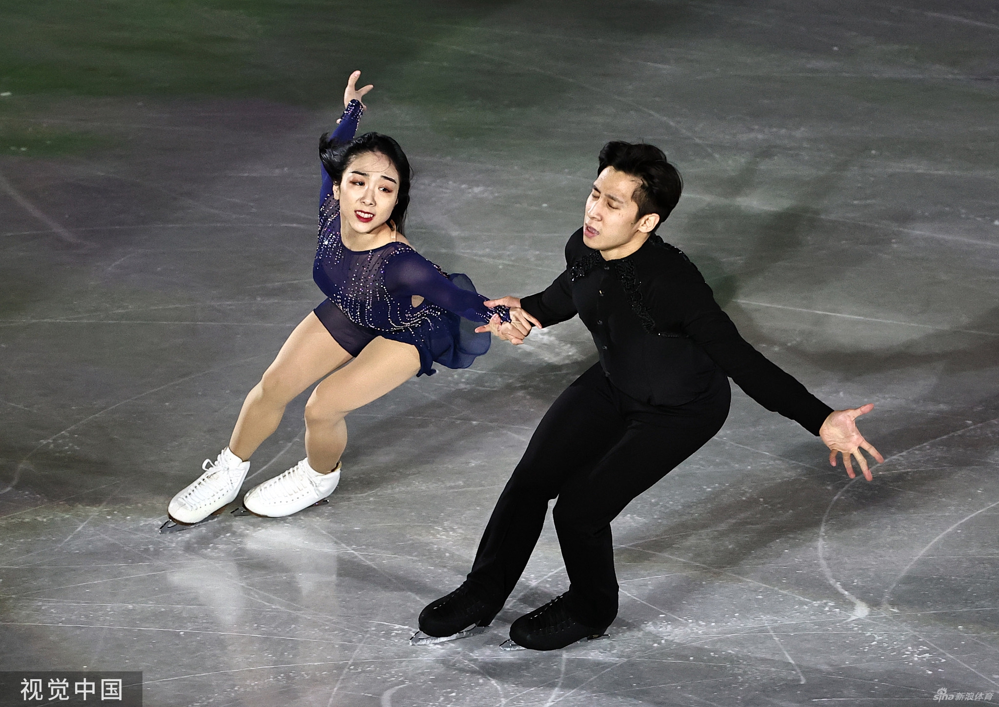 花滑表演赛隋文静/韩聪演绎15年心路历程