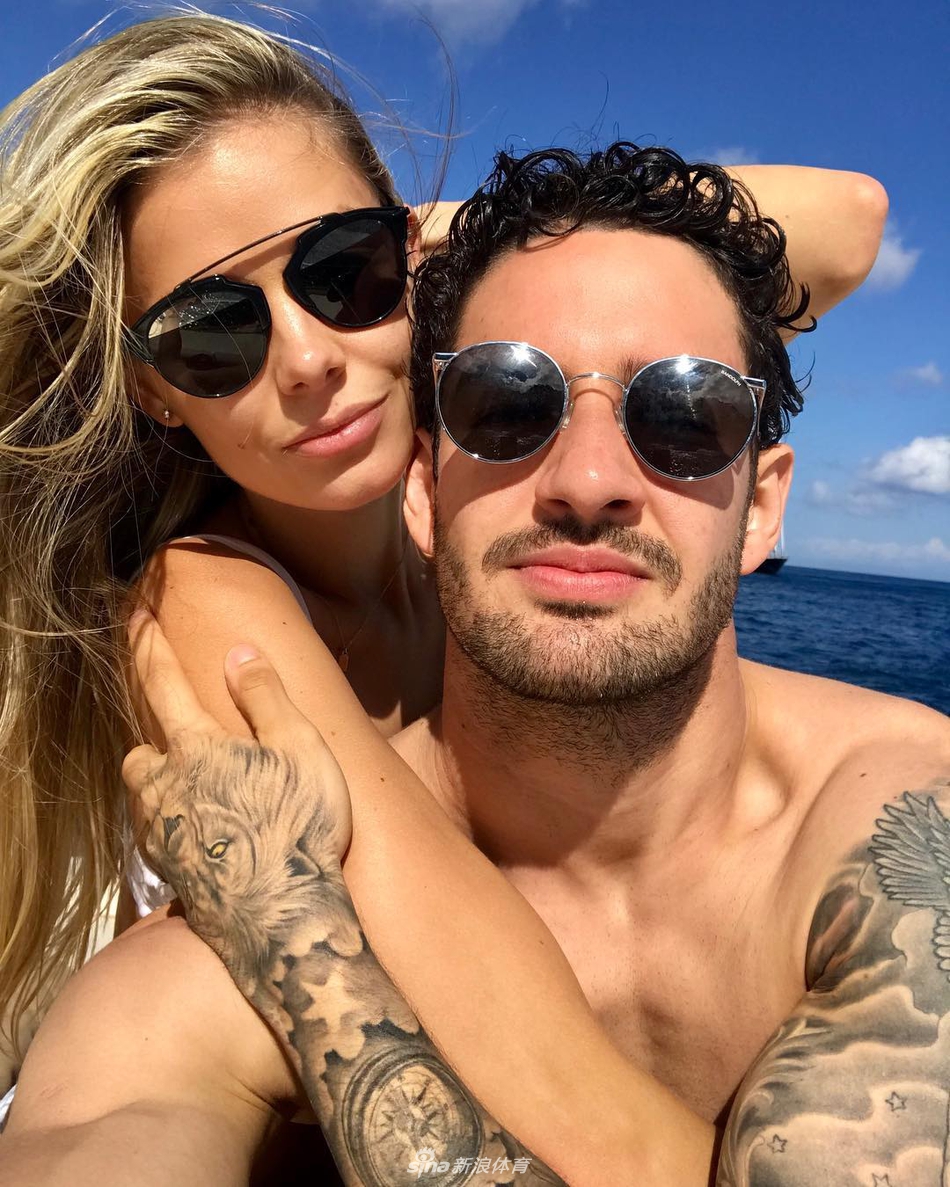 帕托与超模女友游巴黎 火辣熟女征服权健10号