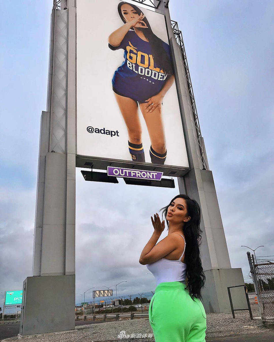 勇士性感模特女球迷私房写真