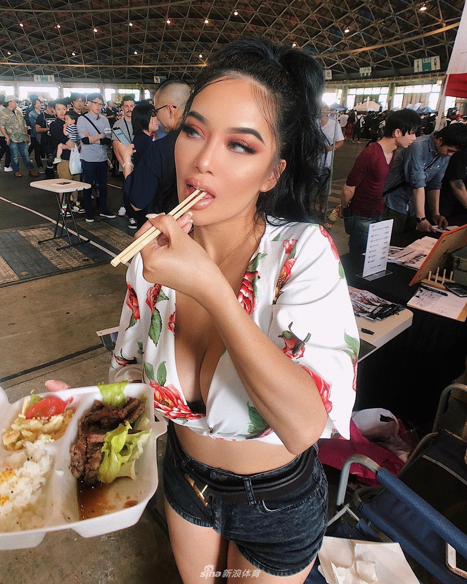 勇士性感模特女球迷私房写真