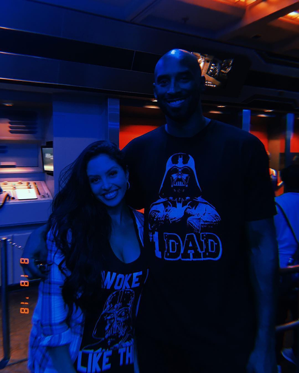 科比与瓦妮莎来到迪士尼玩