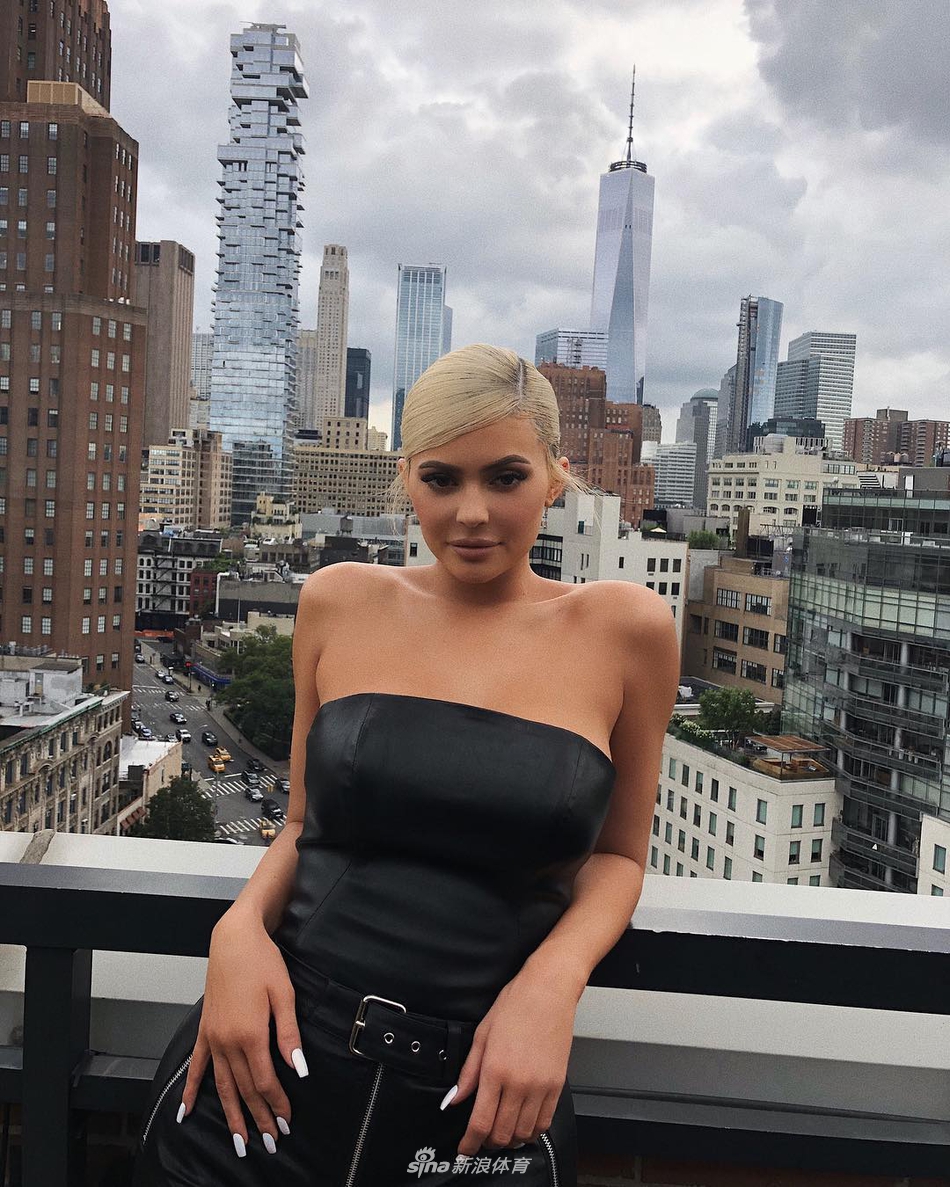 76人新人王小姨子诱惑私房写真