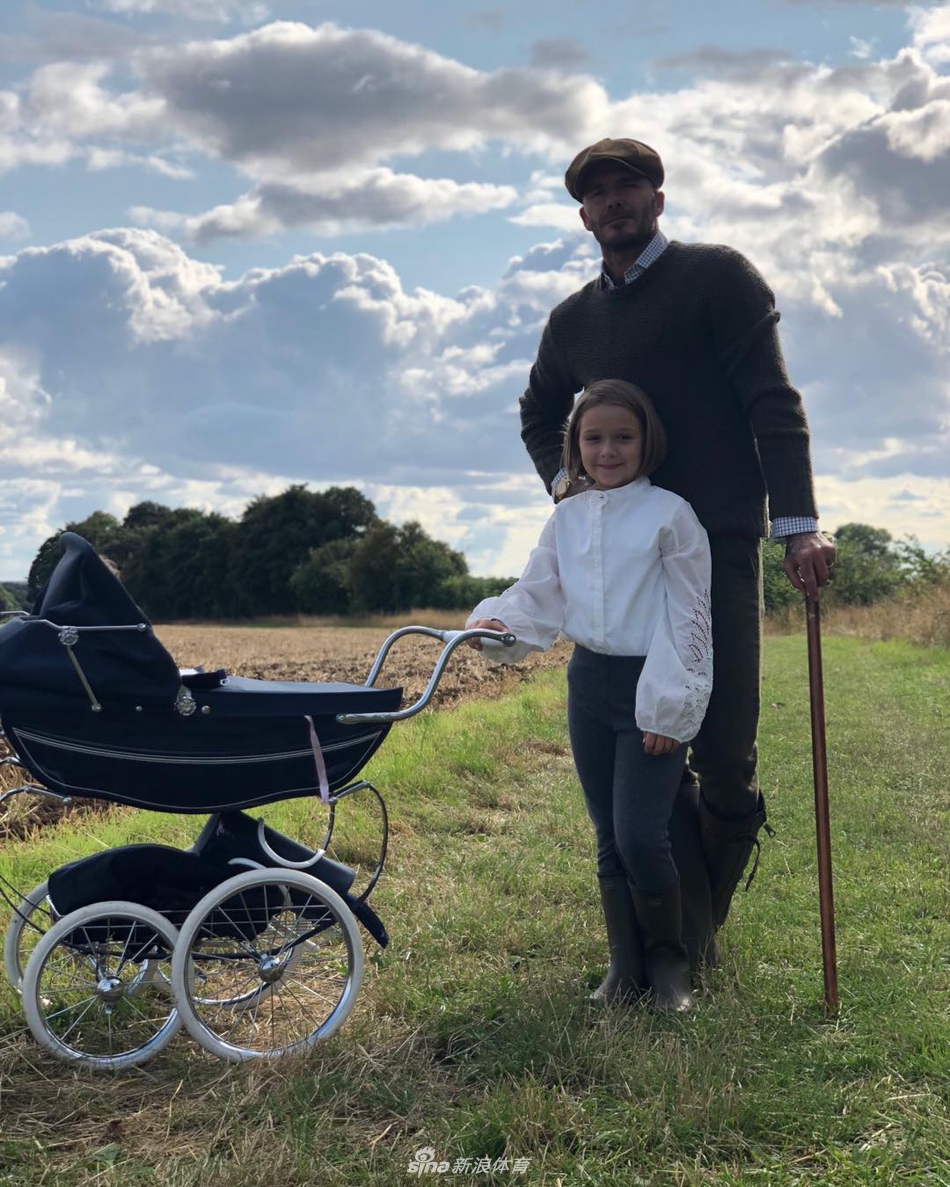 起范儿了！小七短发撞脸妈妈维多利亚