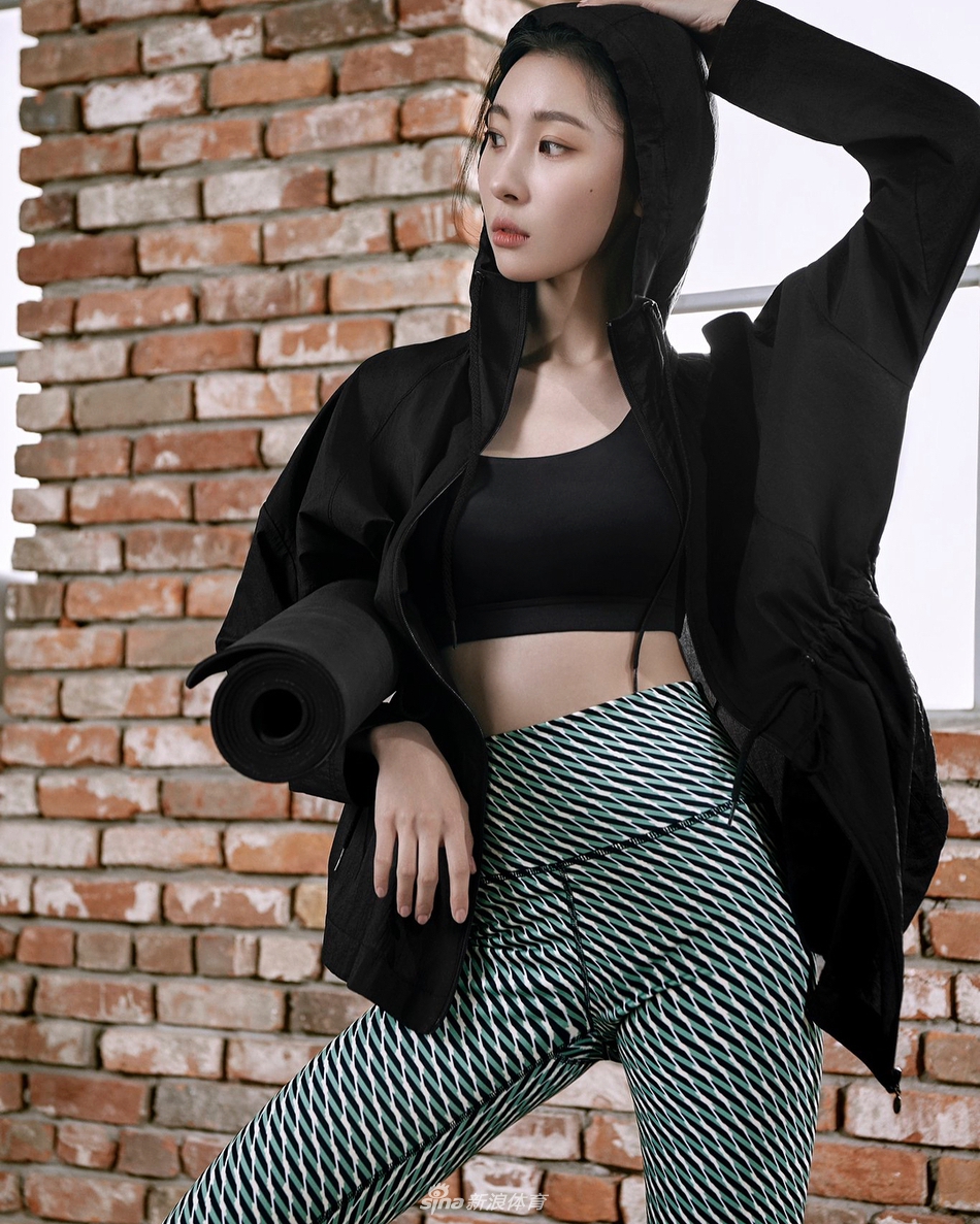 南韩第一腿精拍运动写真嘻哈风