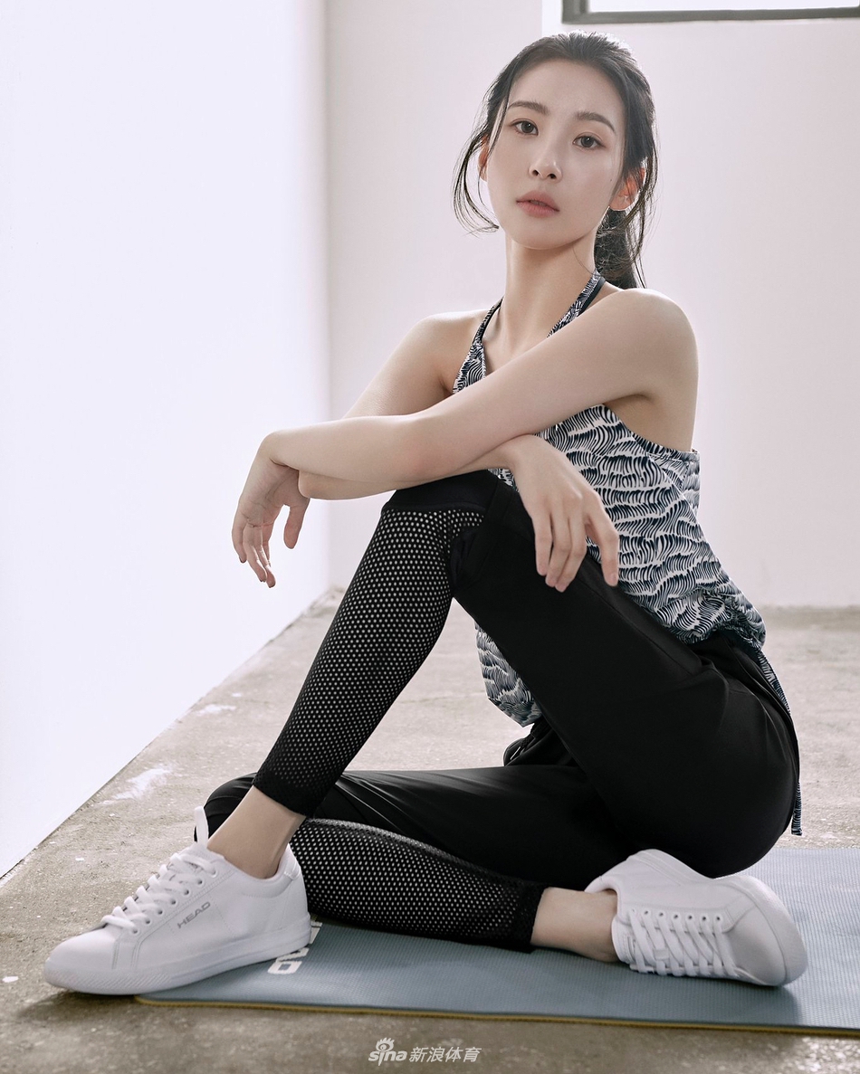 南韩第一腿精拍运动写真嘻哈风