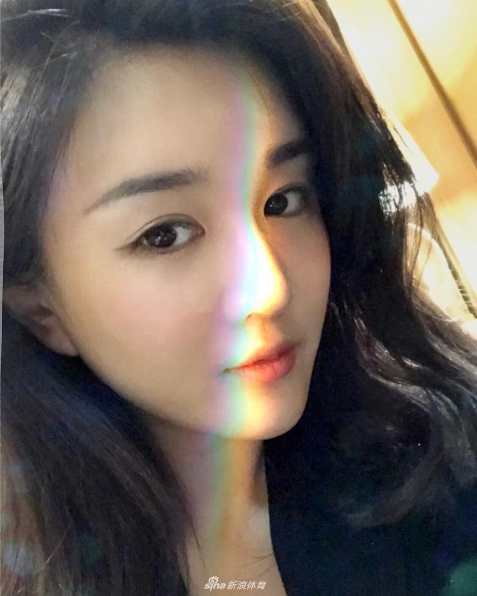 曝宁泽涛富二代女友样貌清纯可人