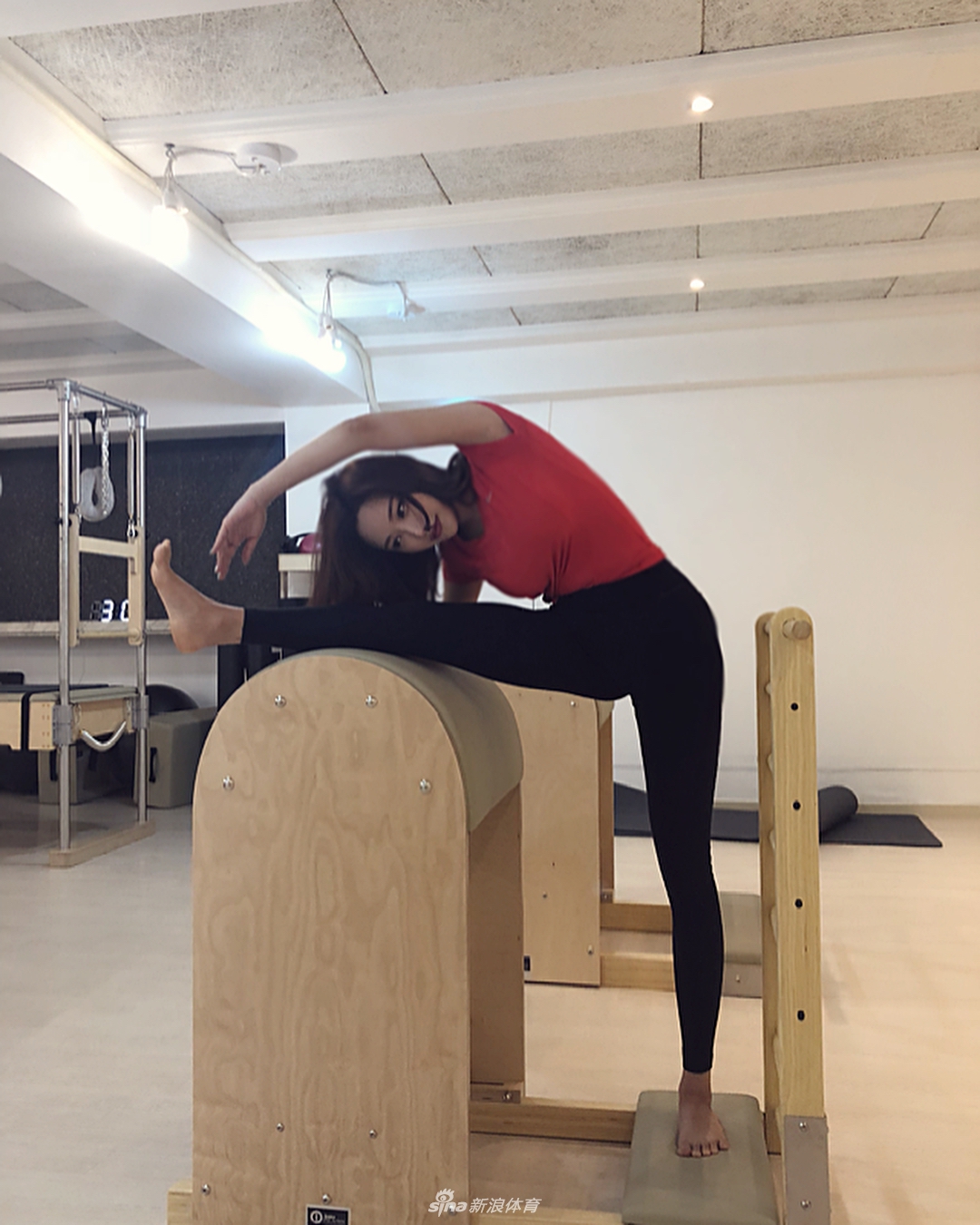 韩国网红嫩模健身美照 美腿细腰凹凸有致