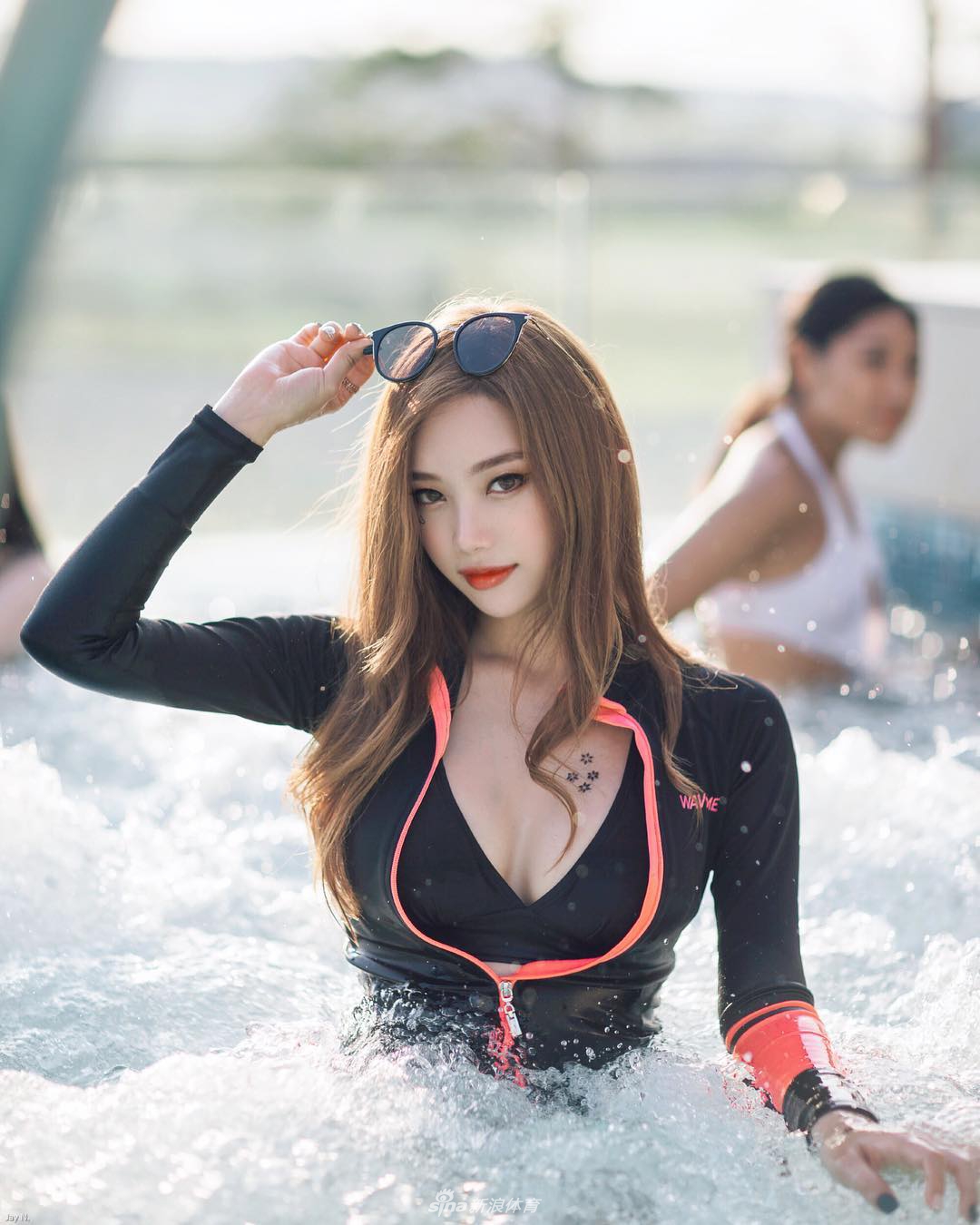 韩国网红嫩模健身美照 美腿细腰凹凸有致