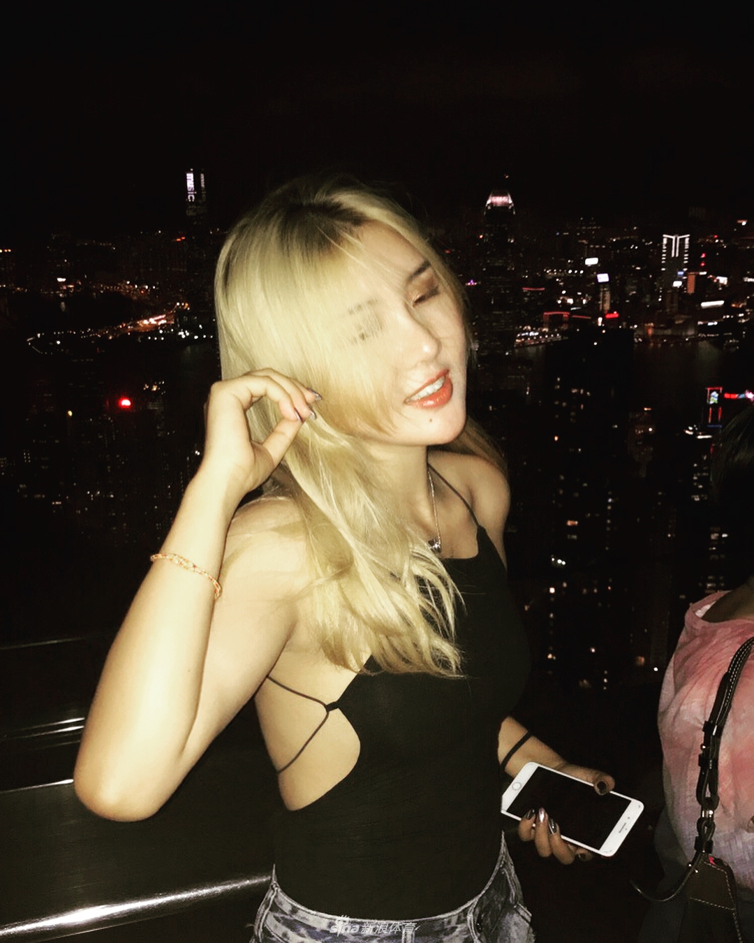 喜爱篮球的AJ girl！想和她一起打球吗