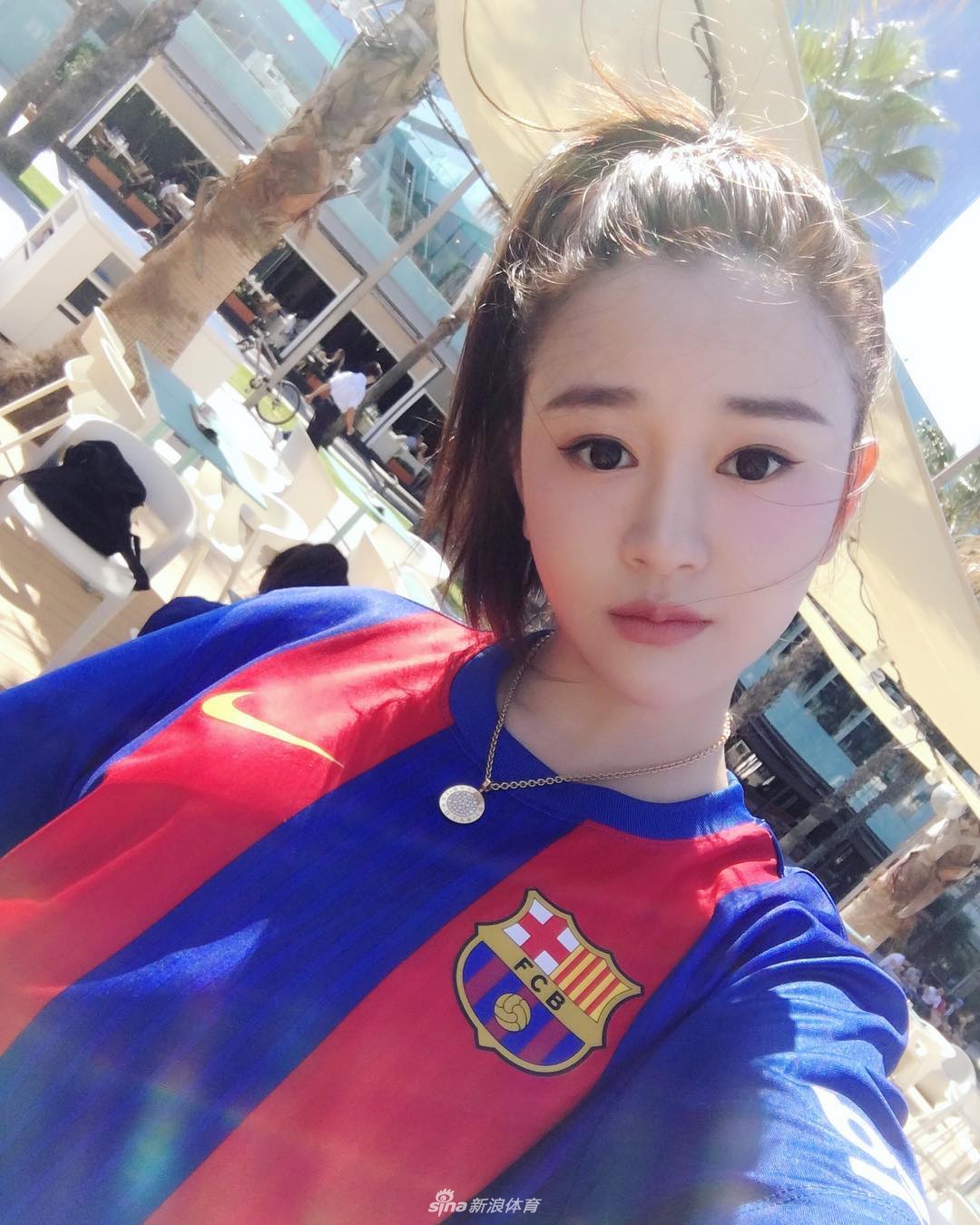 吴秀波包养门女主角Ins被扒 竟是巴萨球迷！