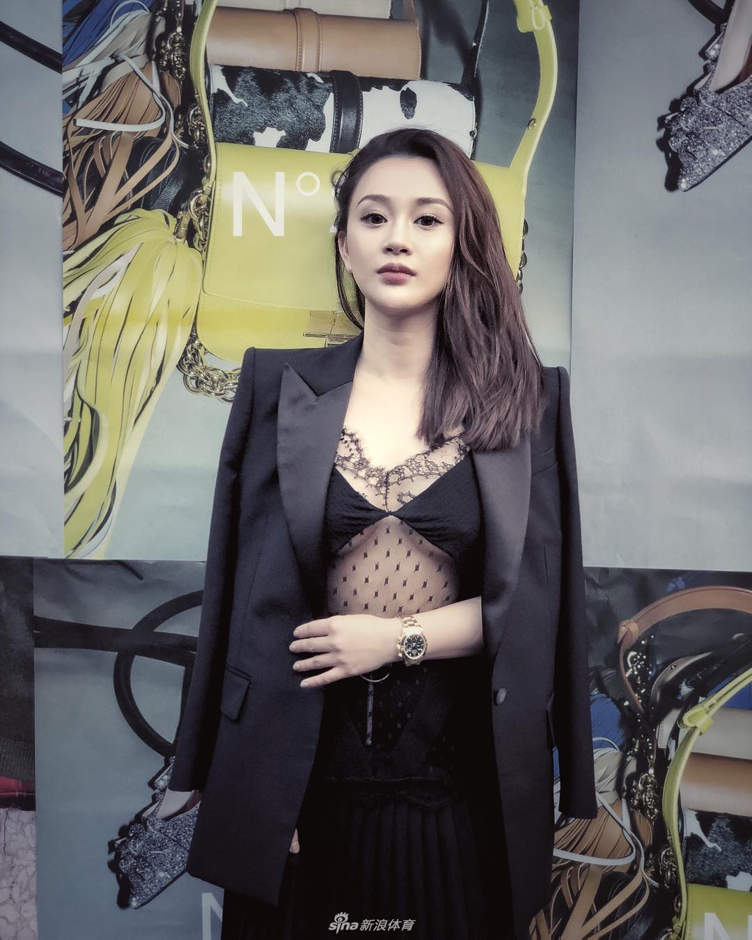 吴秀波包养门女主角Ins被扒 竟是巴萨球迷！