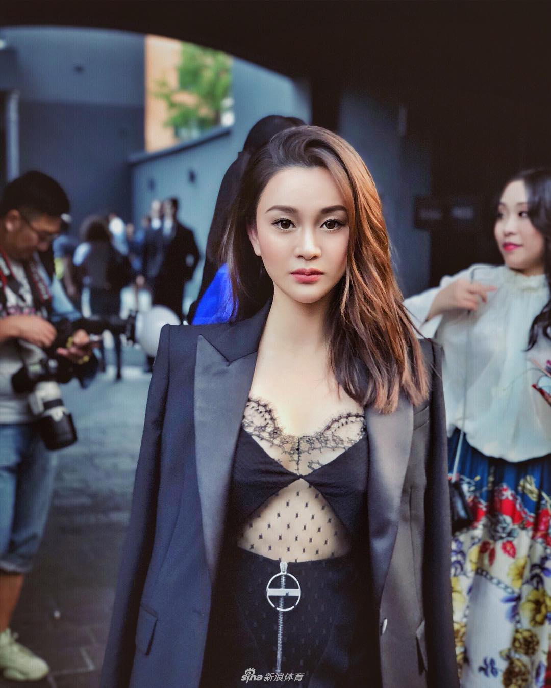 吴秀波包养门女主角Ins被扒 竟是巴萨球迷！