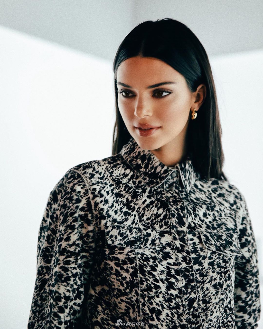 超模詹娜最新杂志写真 美腿满分诱惑