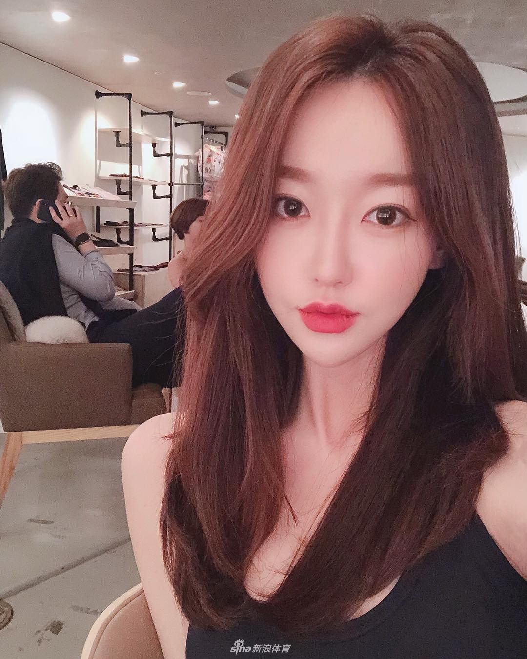 模特小姐姐最爱卡哇伊 火辣身材让粉丝点赞