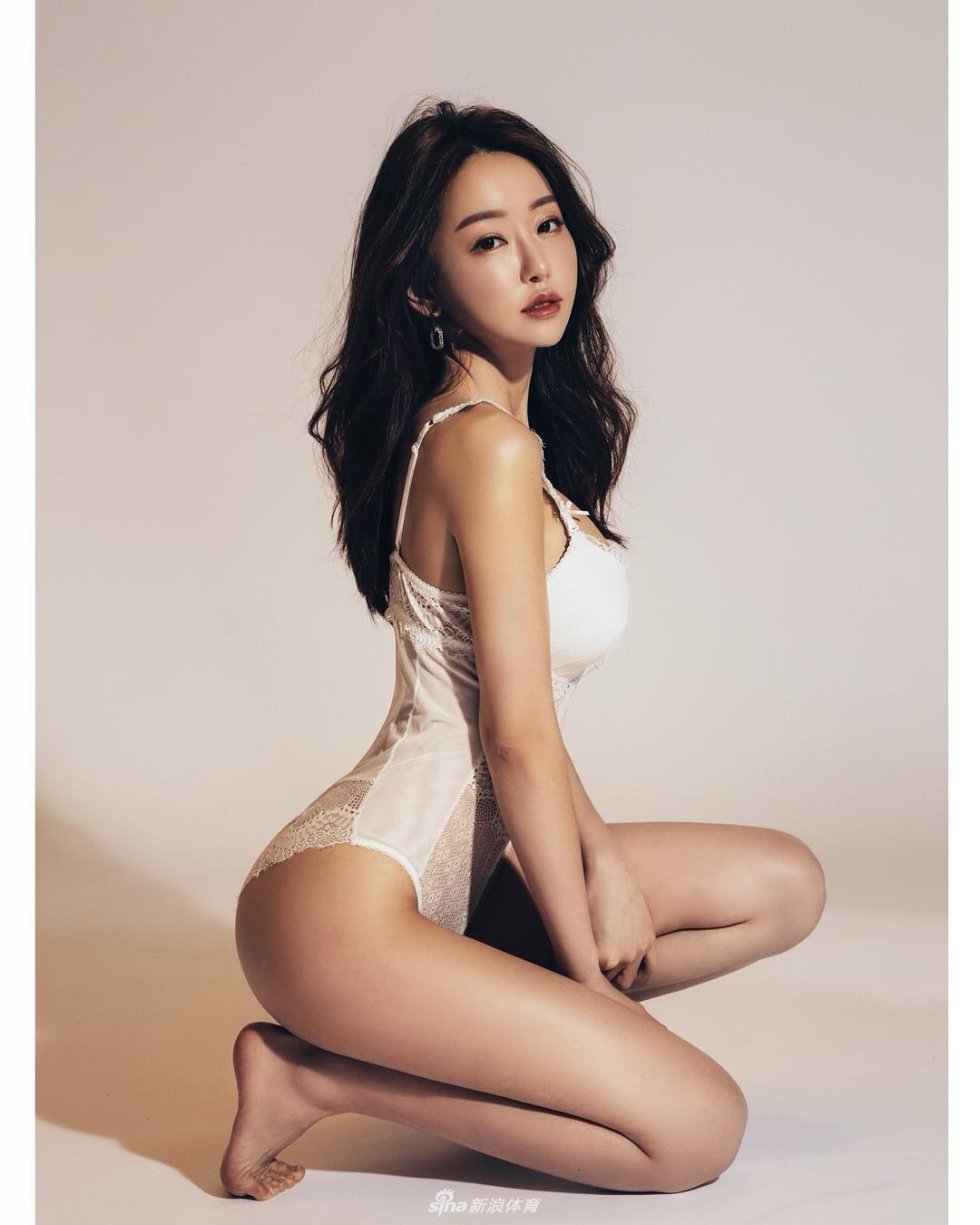 模特小姐姐最爱卡哇伊 火辣身材让粉丝点赞